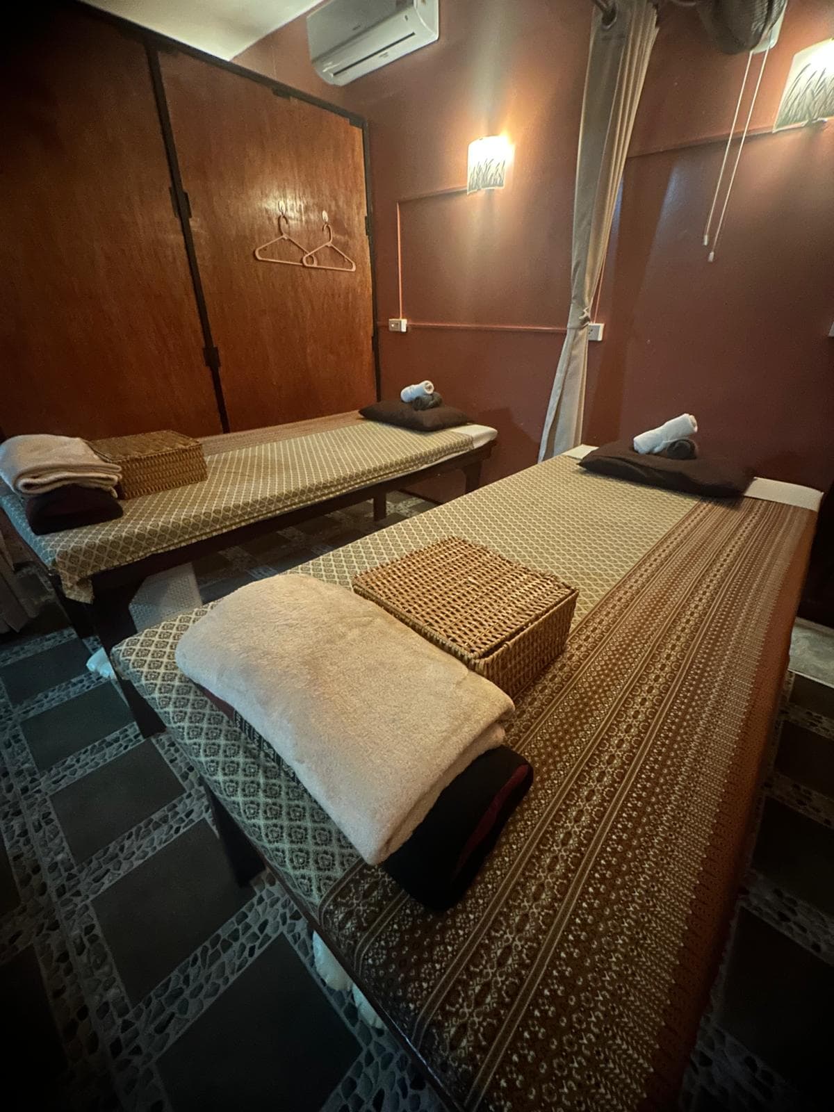Couples treatment room with authentic atmosphere
