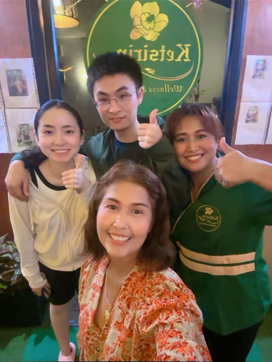 Happy customer and staff team photo in front of Ketsirin logo